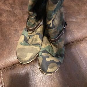 Woman’s Boots size 6.5